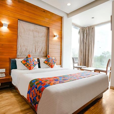 Fabhotel Kyra - Near Airport Road 아흐메다바드 외부 사진