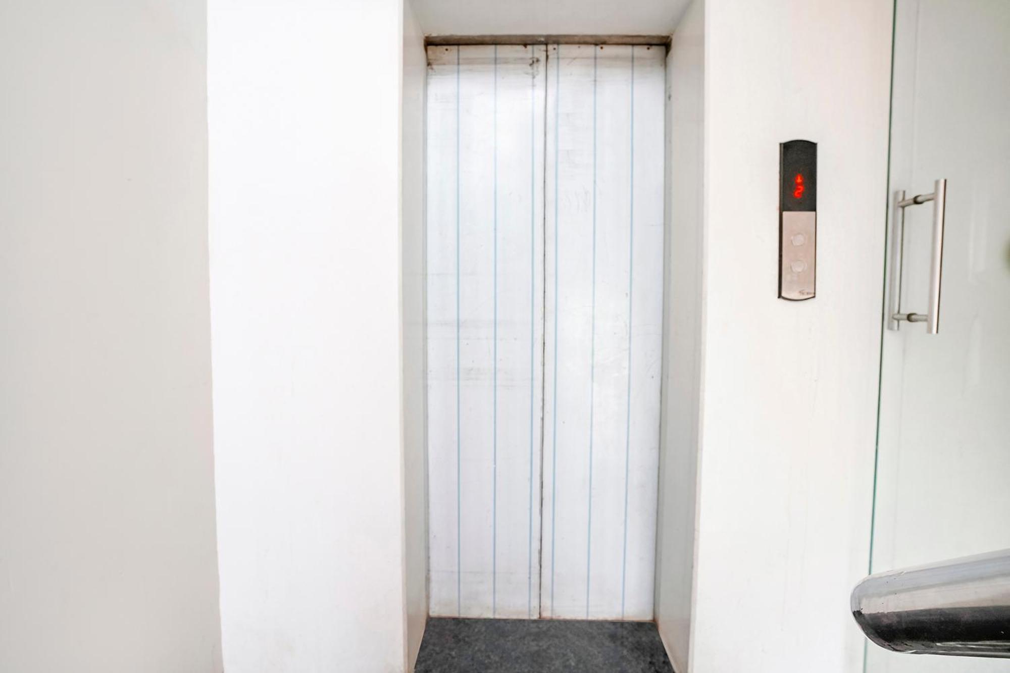 Fabhotel Kyra - Near Airport Road 아흐메다바드 외부 사진